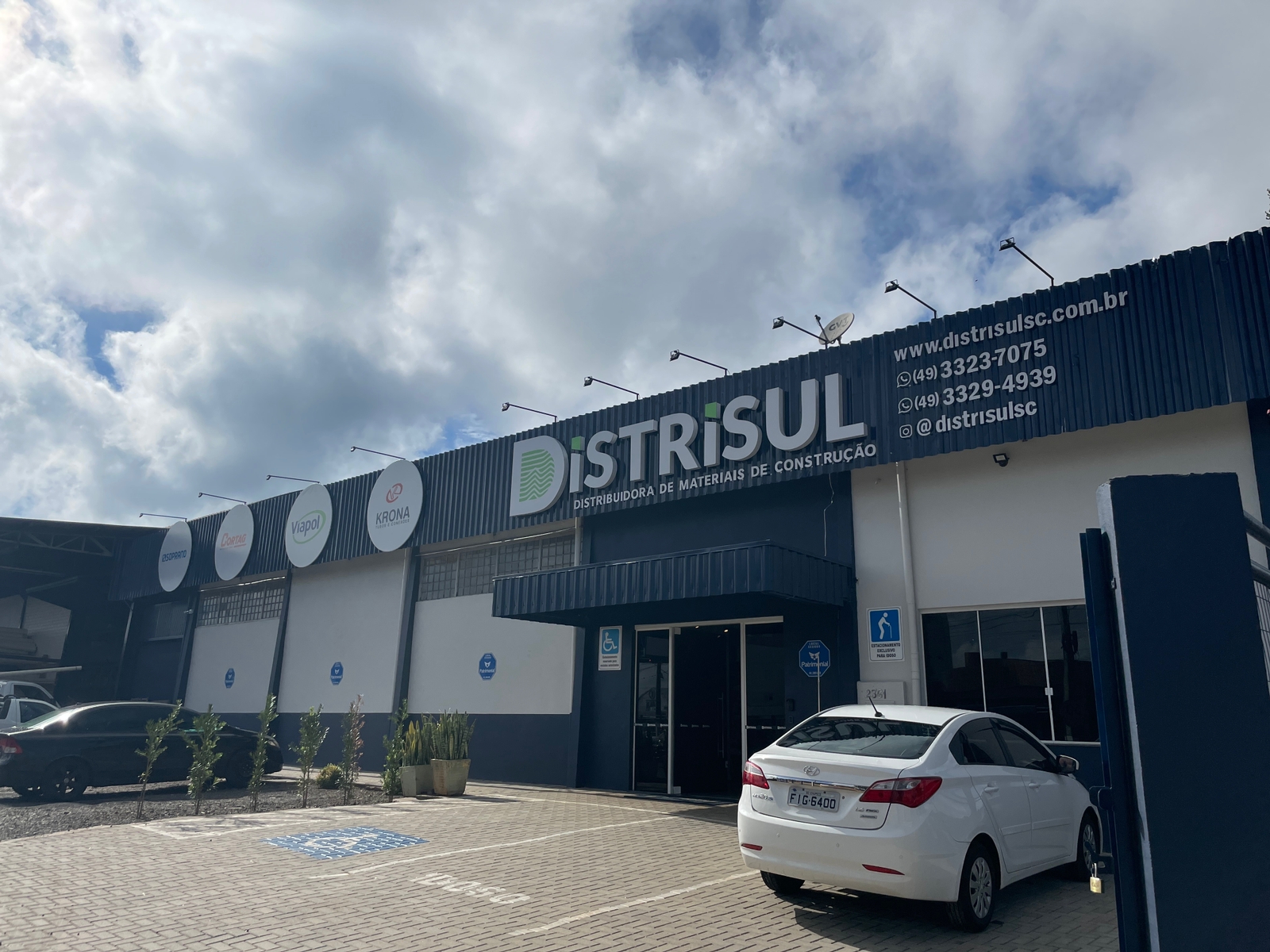 8ef9bbbd-31e9-42d0-8db5-6ee239f92715 (1)